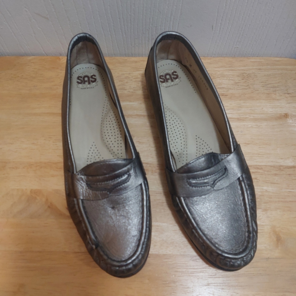 SAS Comfort Loafers Slip on Silver Metallic Shoes Women's Size 9 1/2